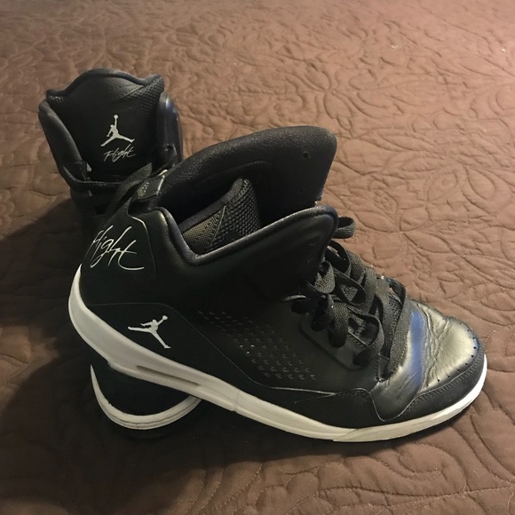 black jordans flight